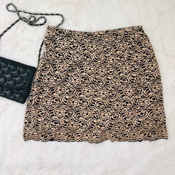 ✨SOLD✨Vintage Gold and Black Floral Lined Stretchy Skirt Small - Picture 3 of 6